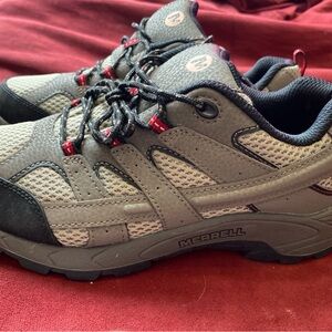 Merrell Moab boys 5 hiking shoes like new